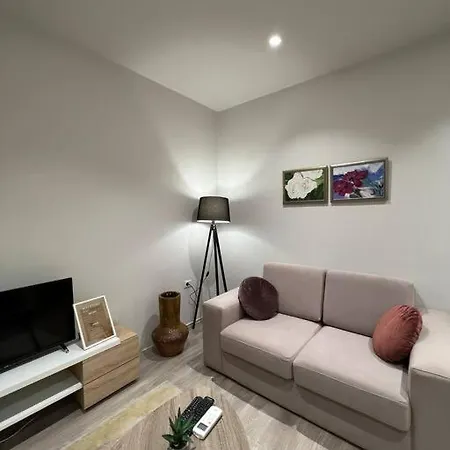 Destiny - Cozy At Myslym Shyri Apartment Tirana