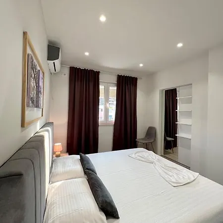 Apartment Destiny - Cozy At Myslym Shyri